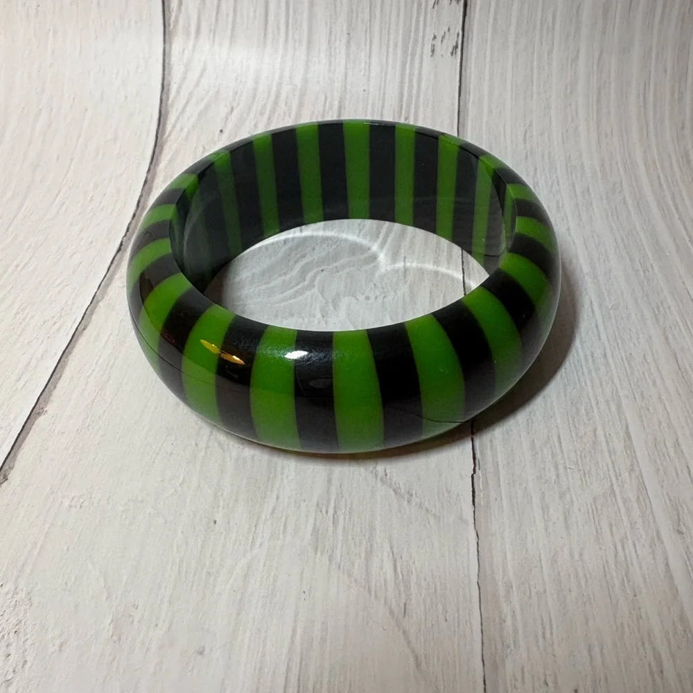 Wide Green and Black Striped Beetlegeuse Bracelet by Splendette Duchess Size - Picture 1 of 1